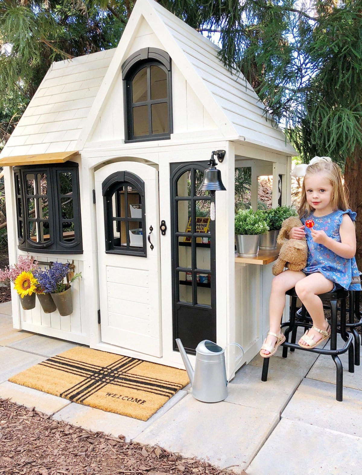Домик для девочки на даче