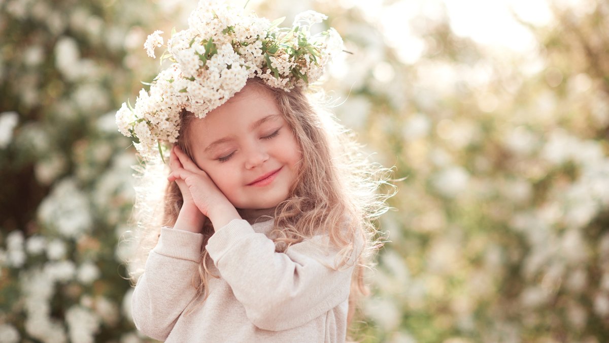 Дети смеются