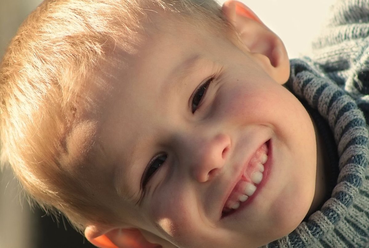 Радостные лица детей