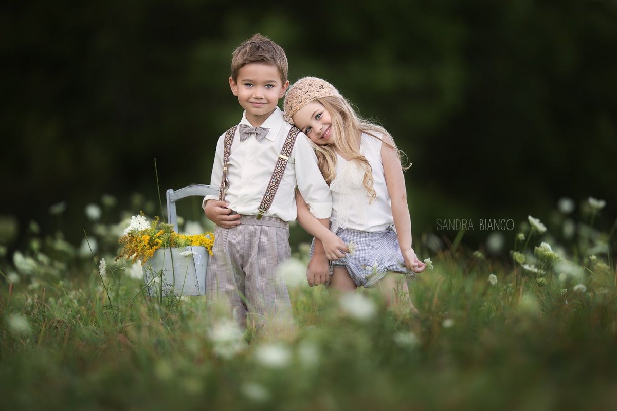 Брат и сестра фотосессия на природе