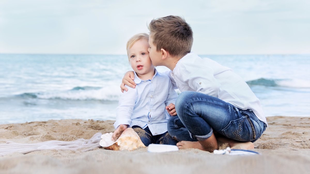 Счастливые два мальчика