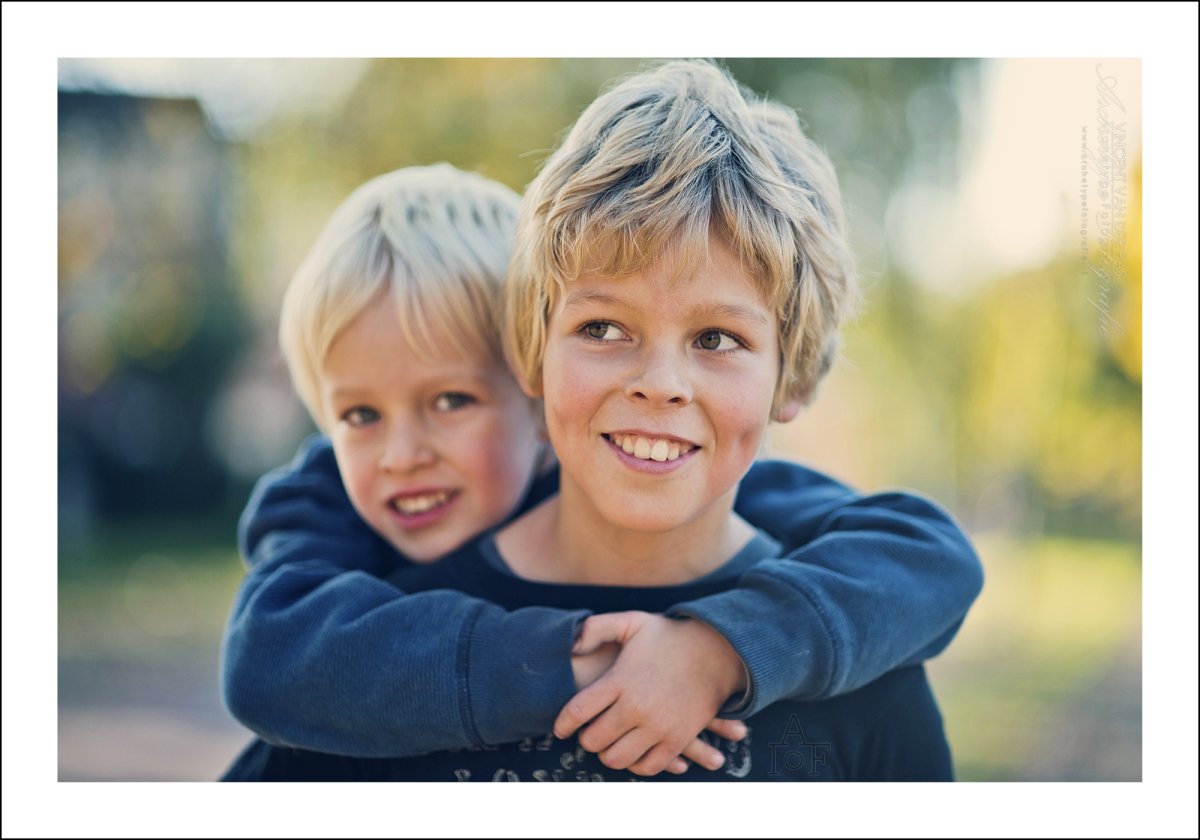 Два мальчика брата