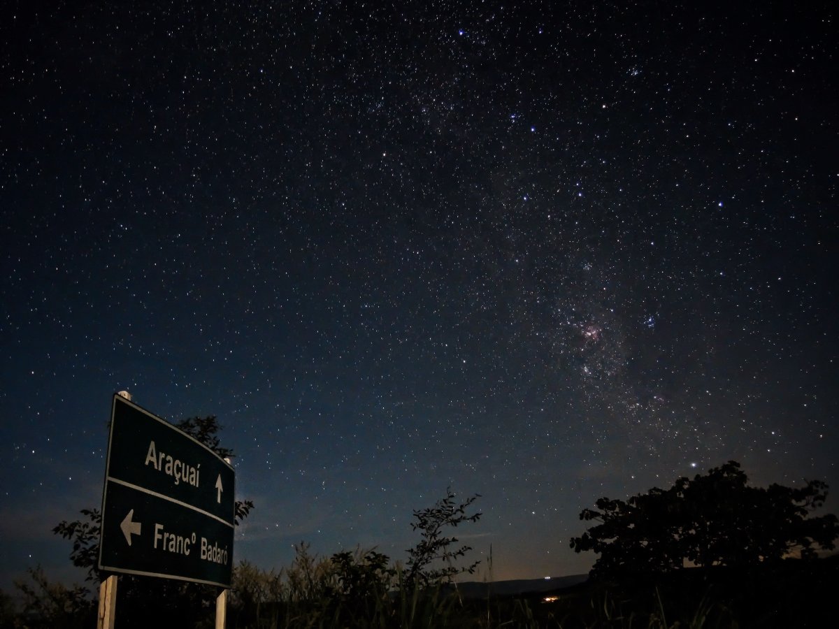 Фиолетовое звездное небо