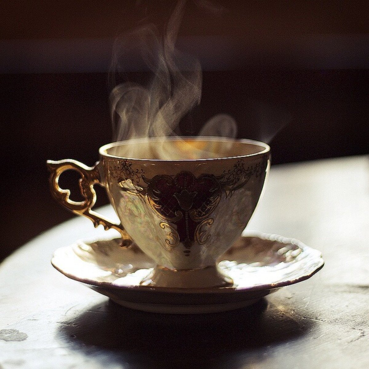 Изысканные чашки с чаем