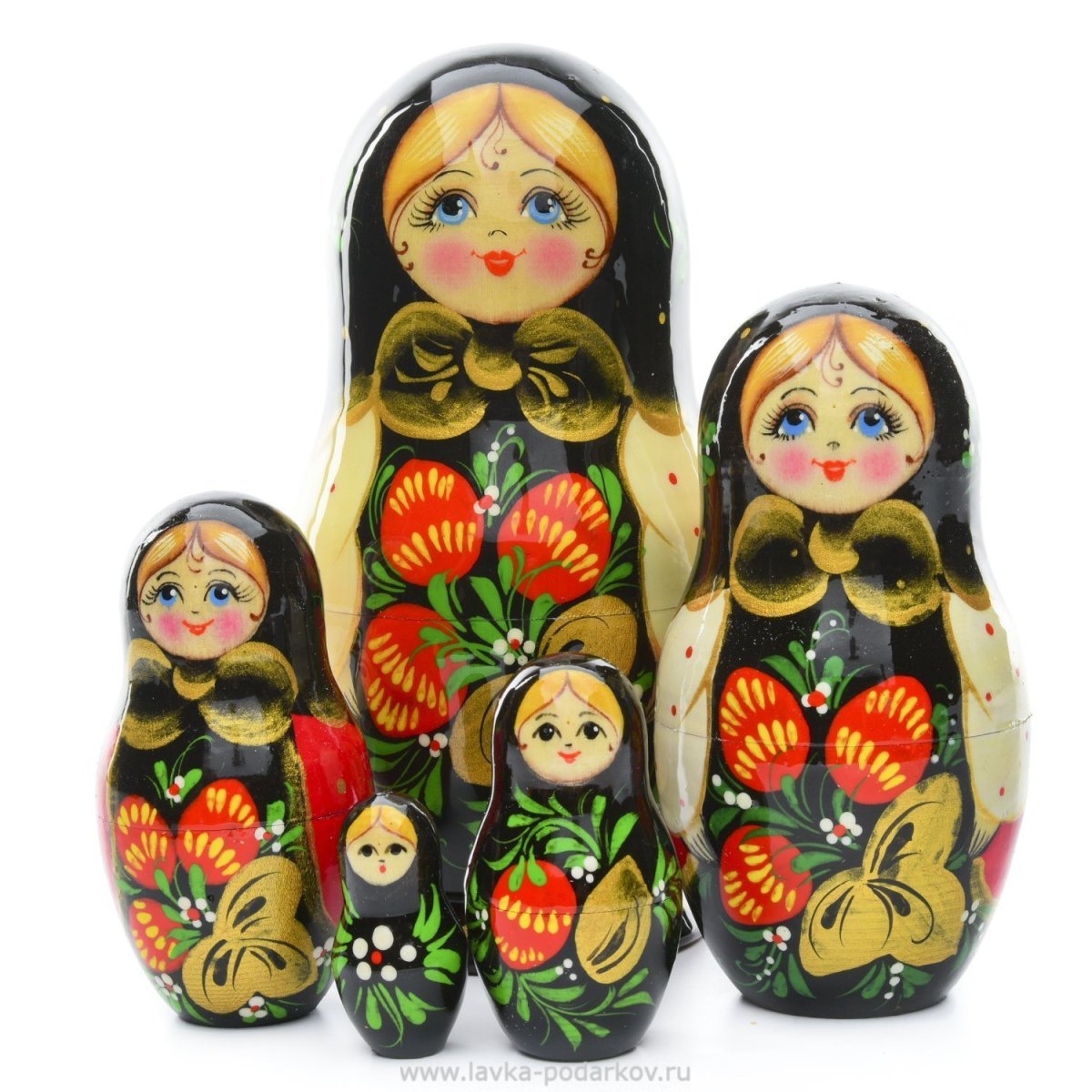 Матрешки намкрасивом фоне