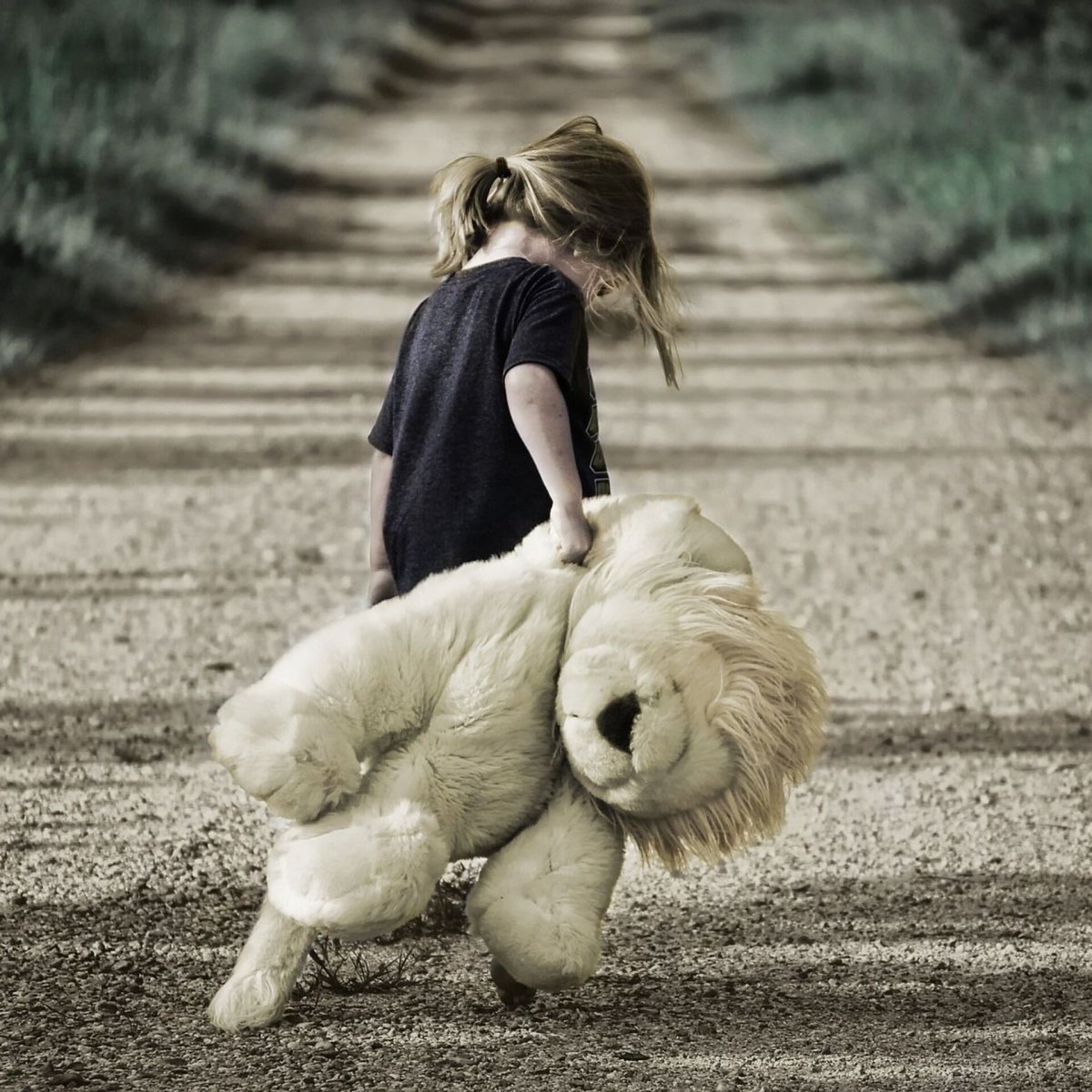 Девочка с мишкой