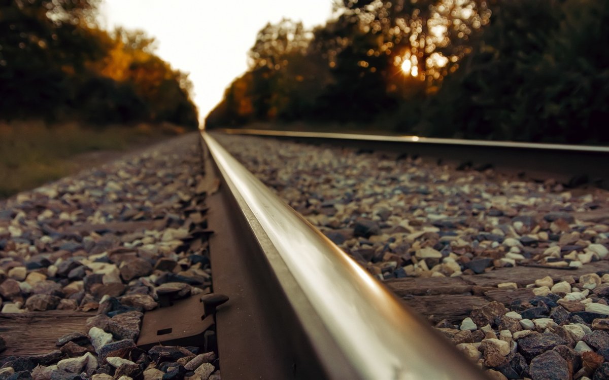 Рельсы темные