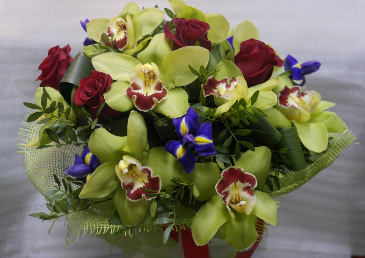 Очень красивый букет орхидей