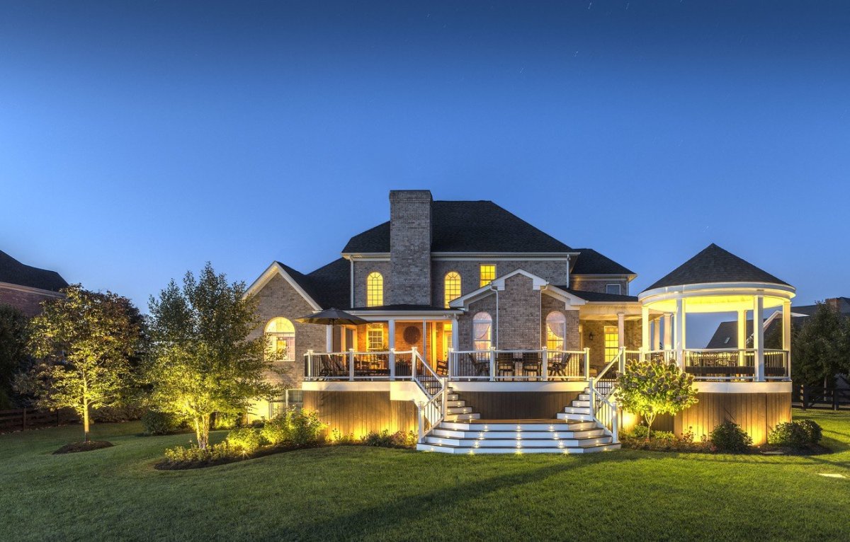 Дом с бассейном