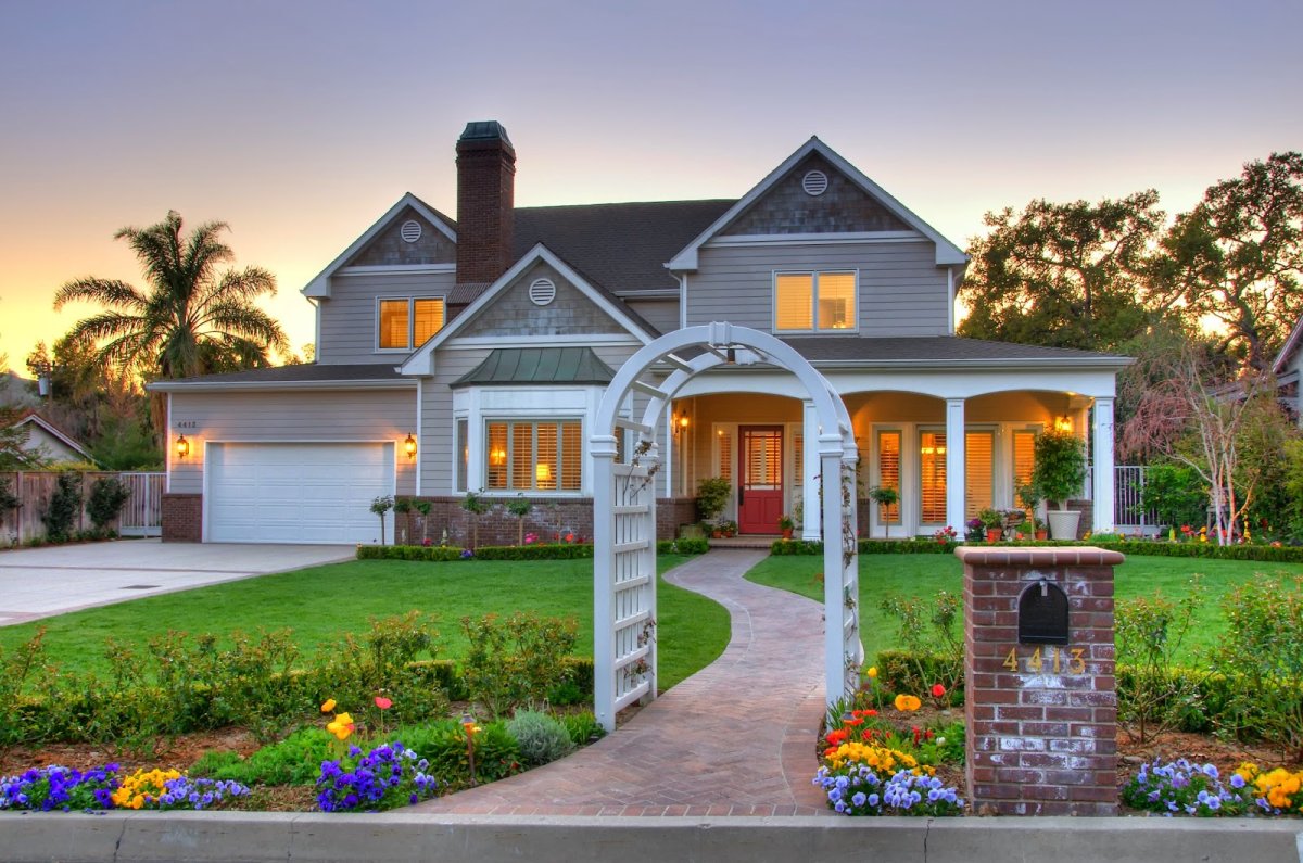 Роскошный дом с садом