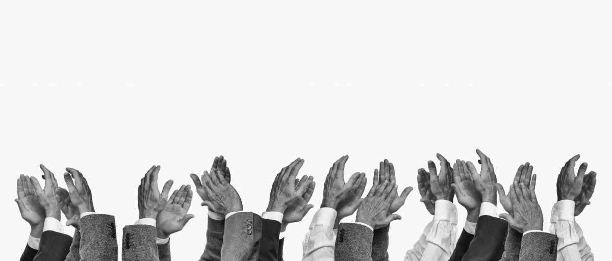 Аплодисменты на белом фоне