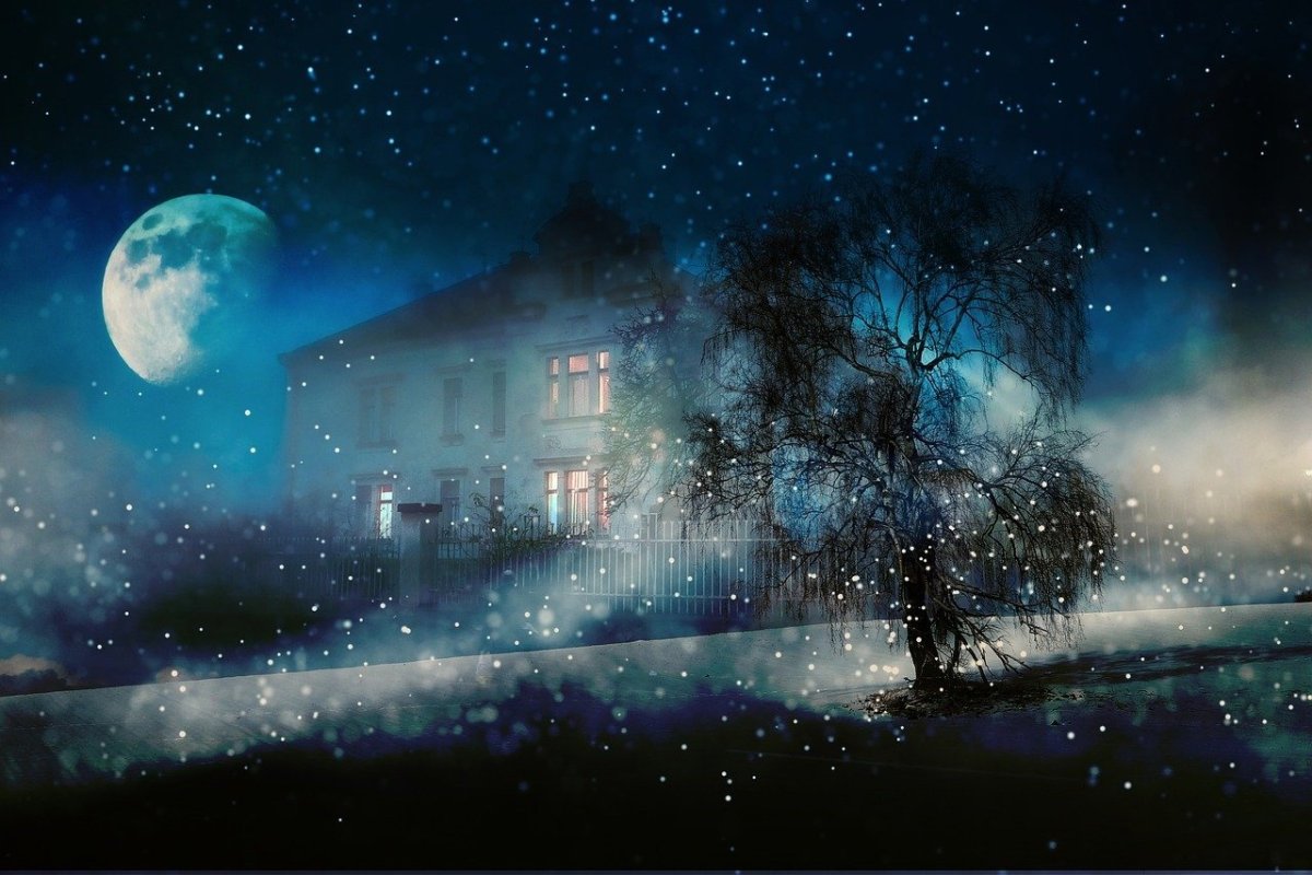 Домик зимой