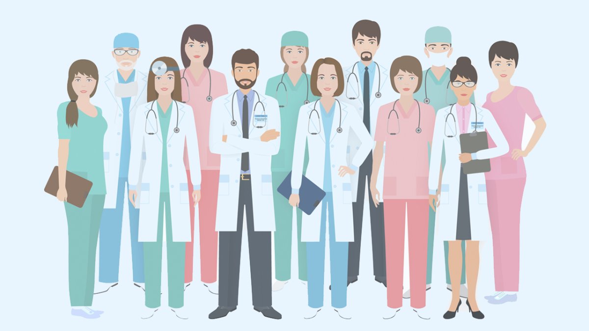 Группа врачей в полный рост