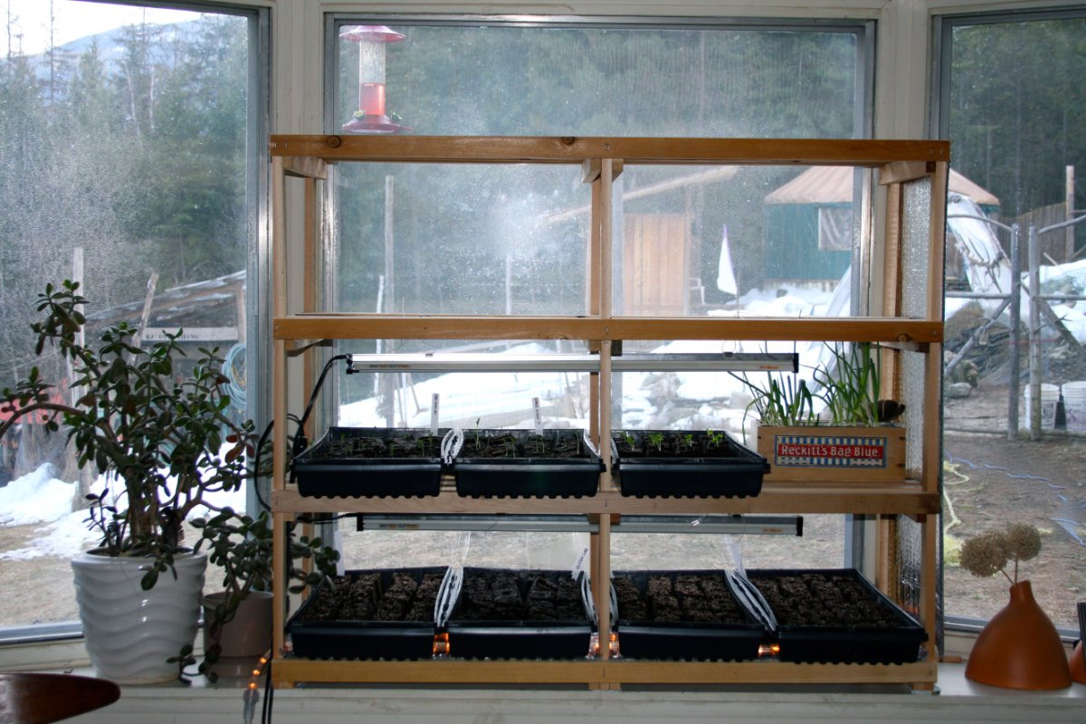 Стеллаж под рассаду