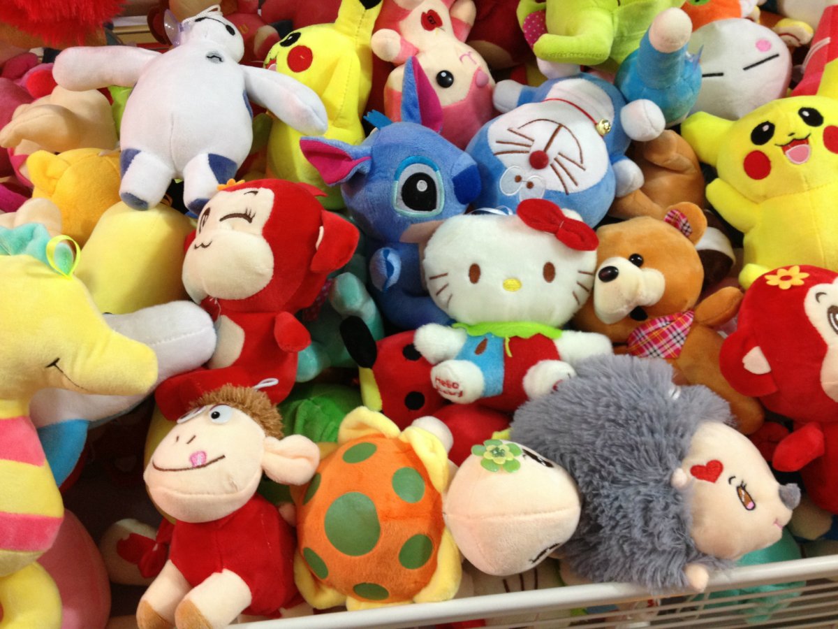 Много игрушек