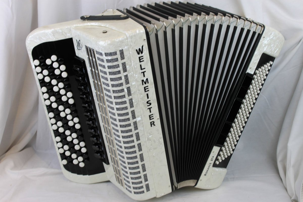 Баян Weltmeister Romance 874