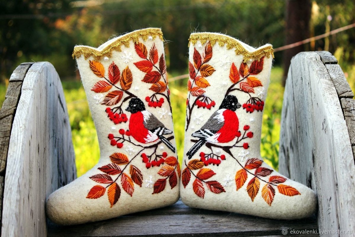 Вышитые валенки