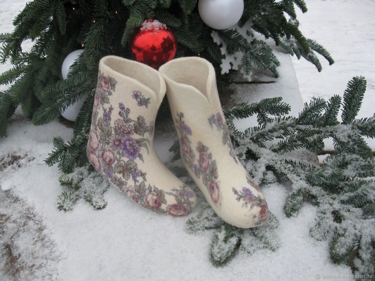 Вышитые валенки