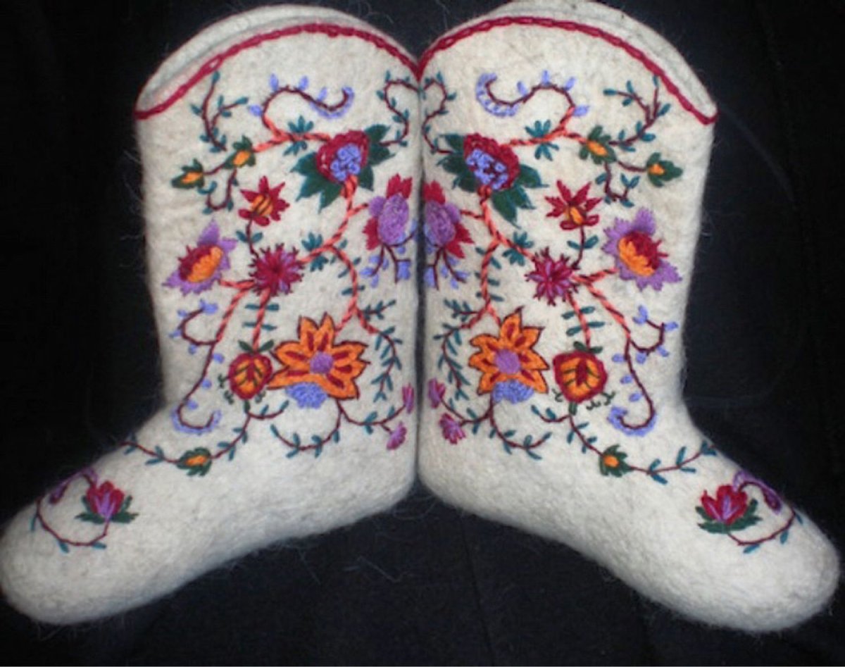 Валенки с вышивкой детские