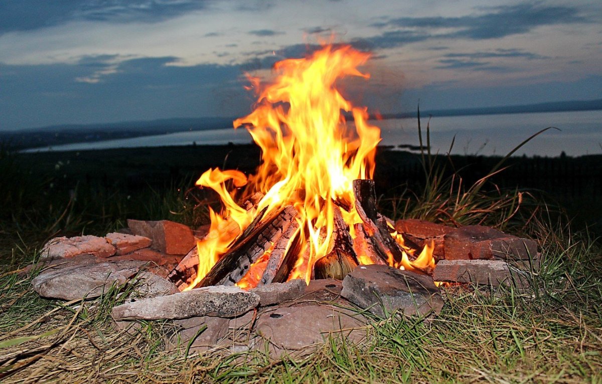 Костер на природе