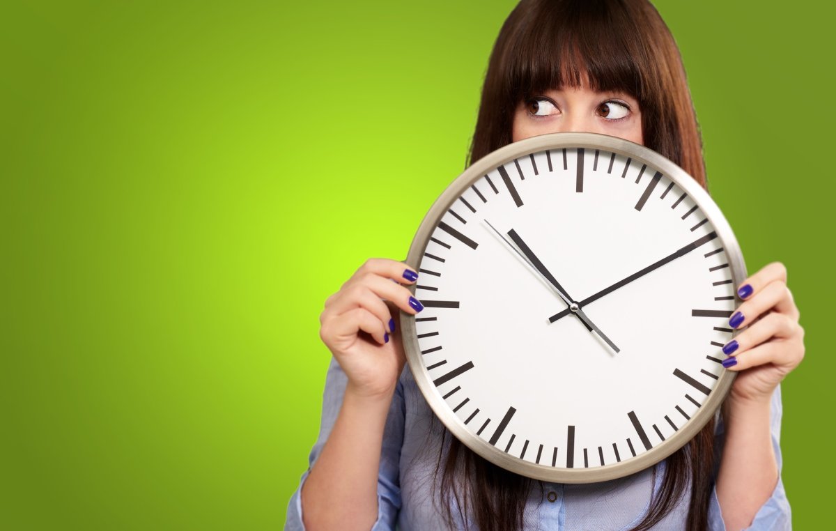 Часы в снегу