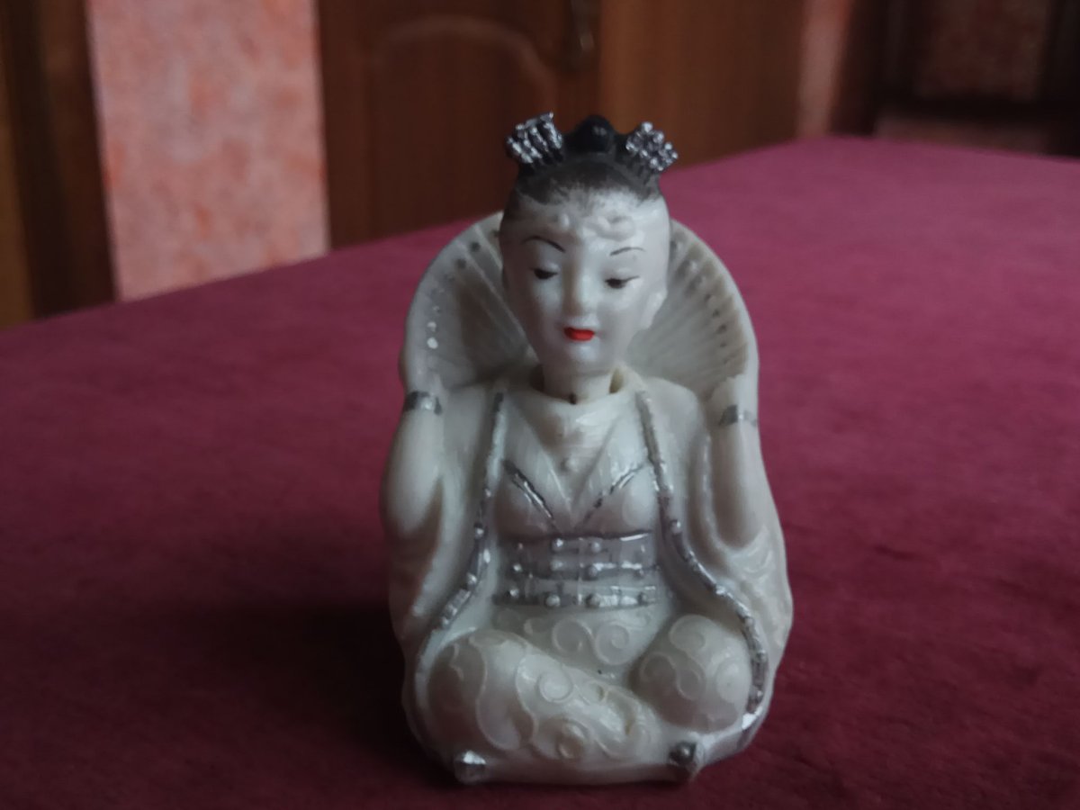 Китайская статуэтка Будды фарфоровая