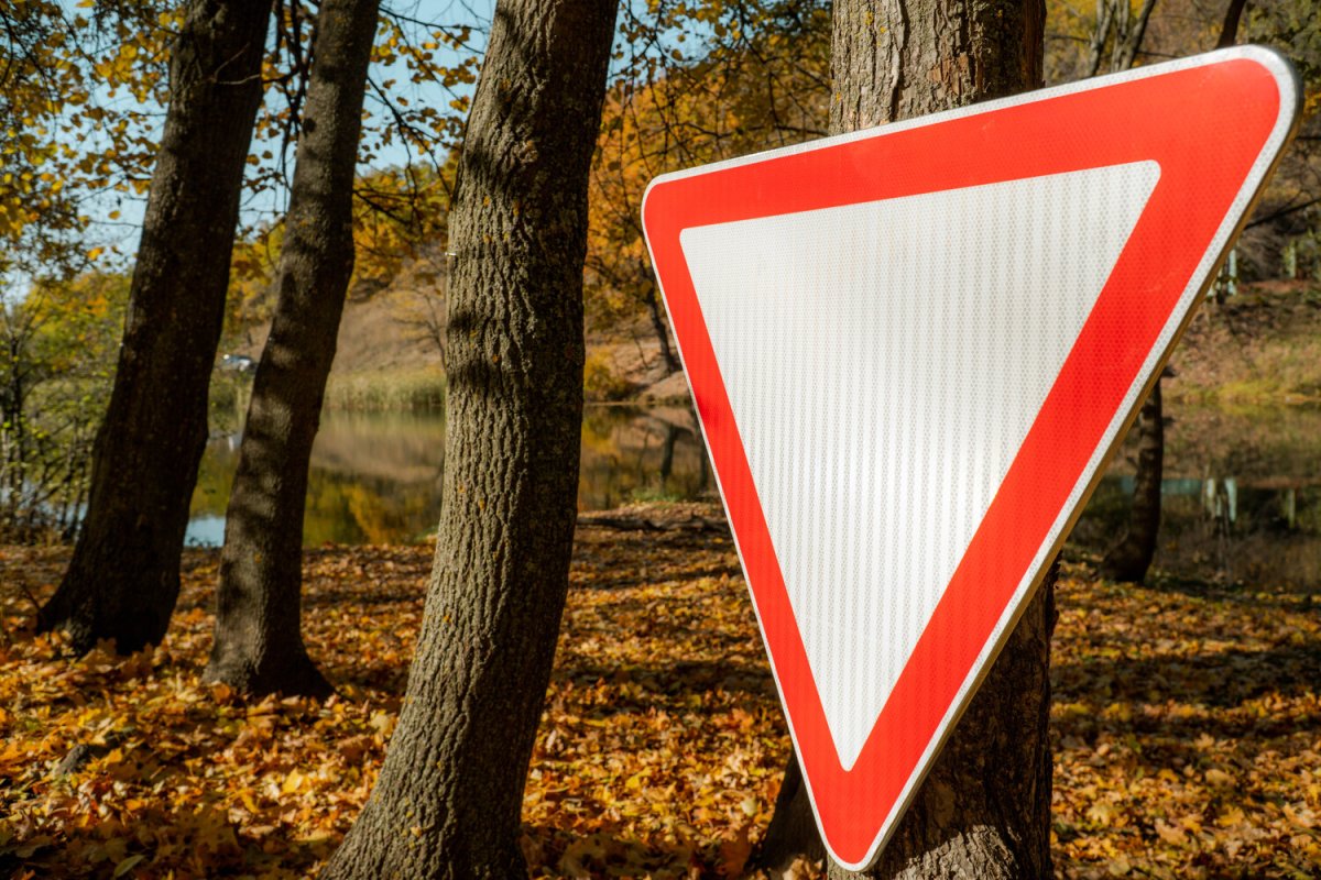 Знак объезд