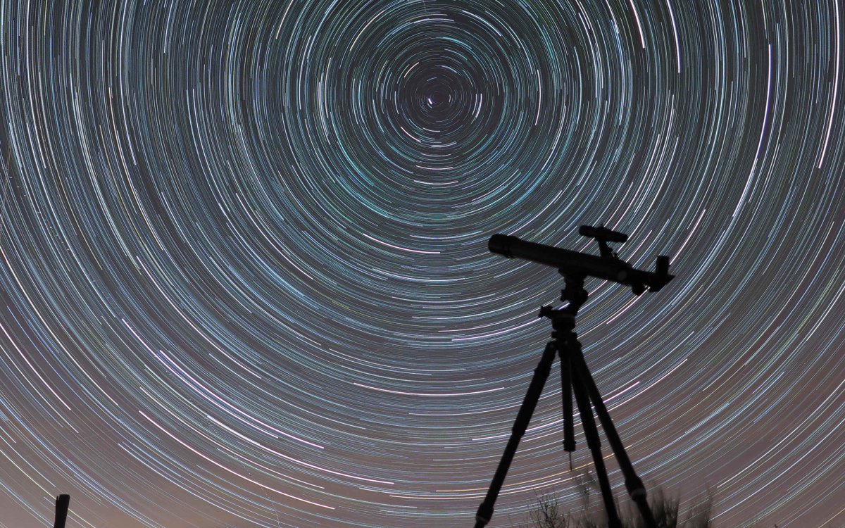 Мальчик с телескопом