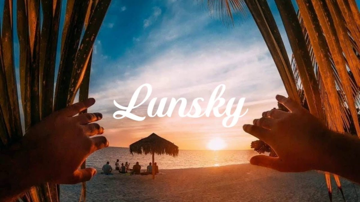 Пляж с пальмами