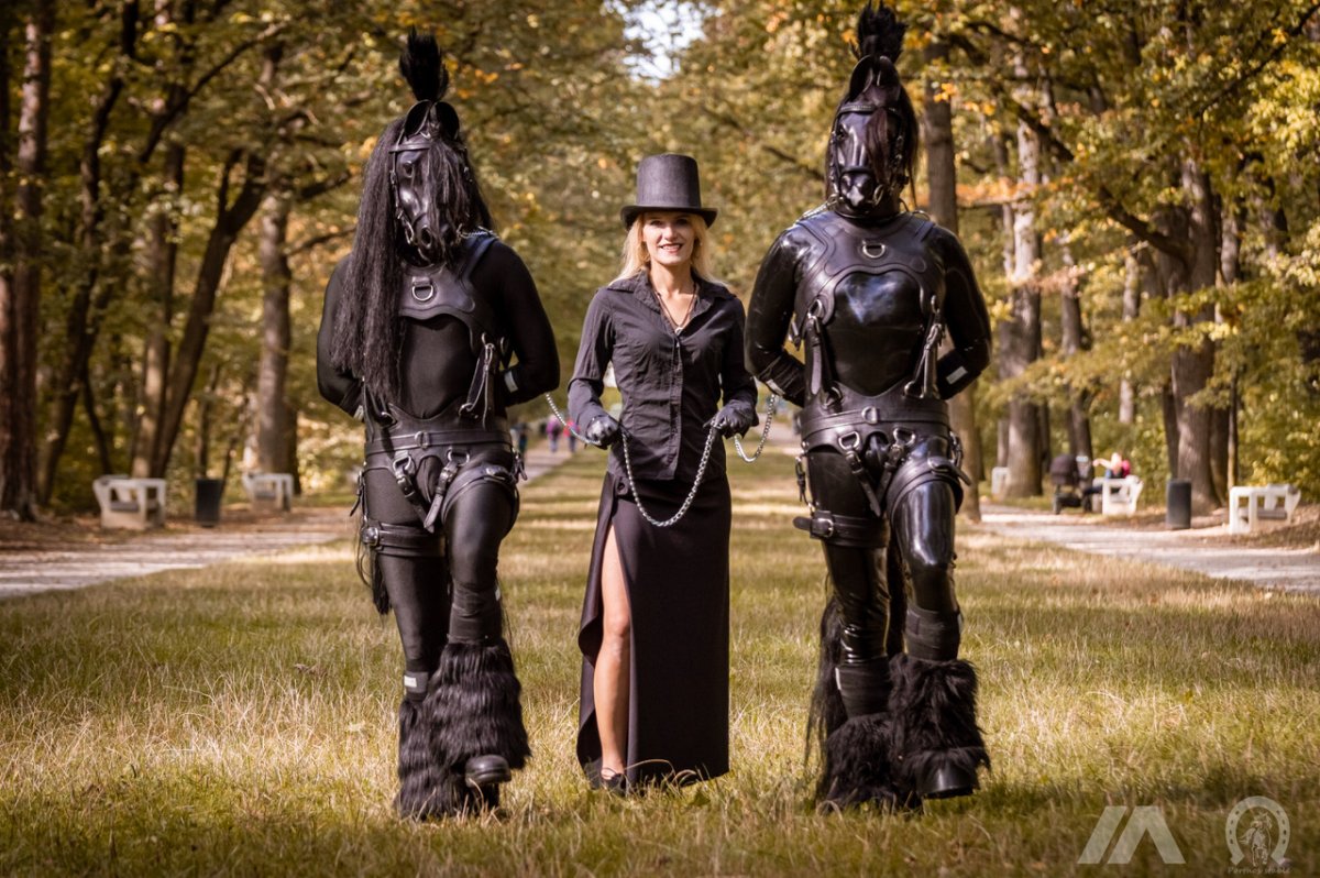 Пониплей костюм