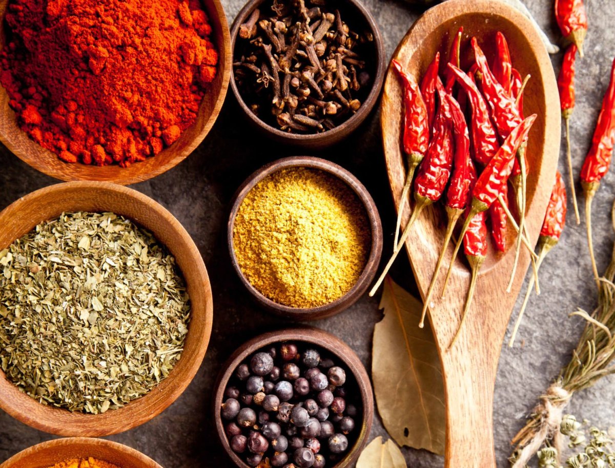 Стол с приправами