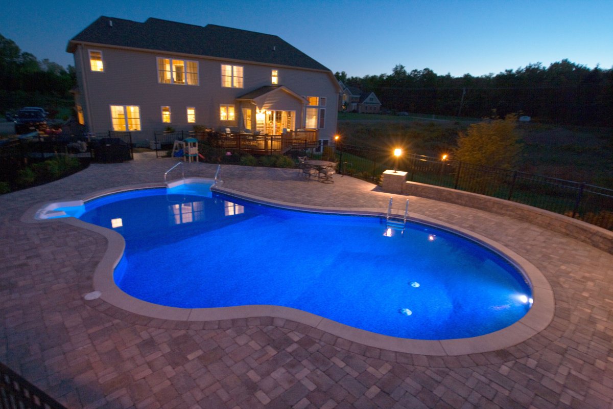 Бассейн для коттеджа уличный