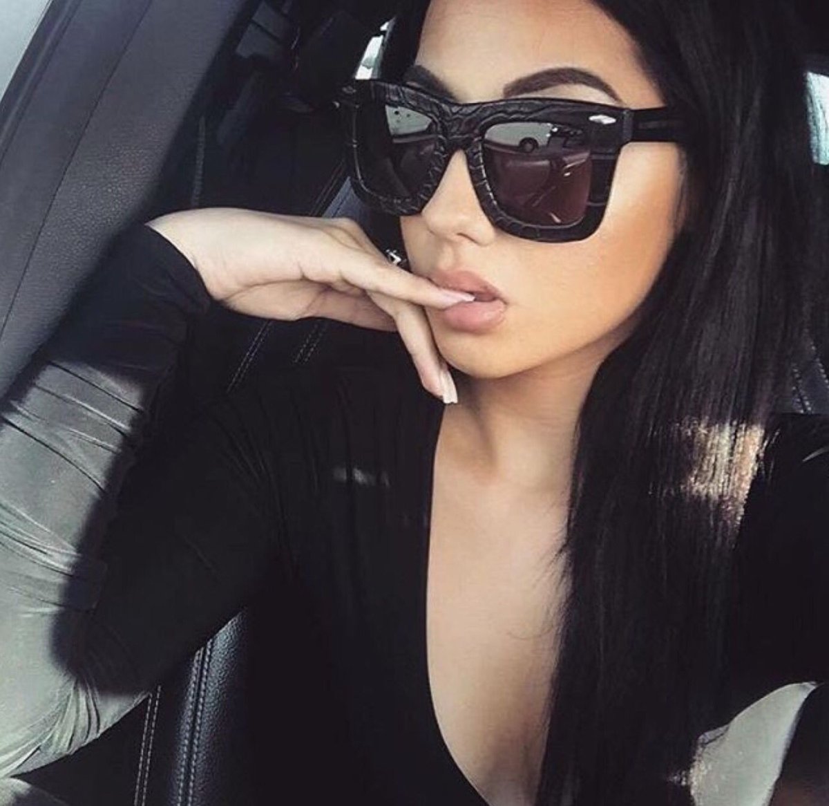 Шей Митчелл фотосессии