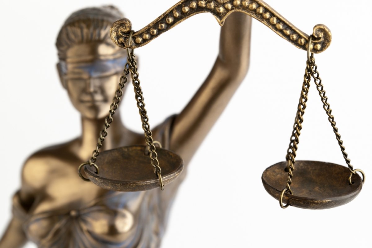 Чаша правосудия Фемида