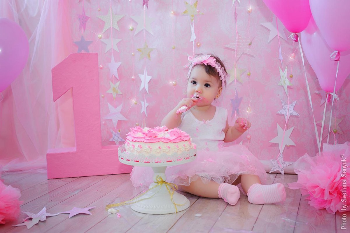 С годиком девочку