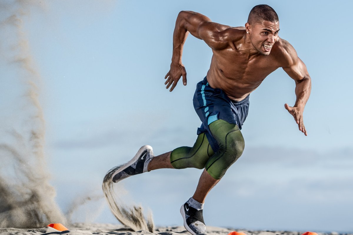 Мужчина бежит