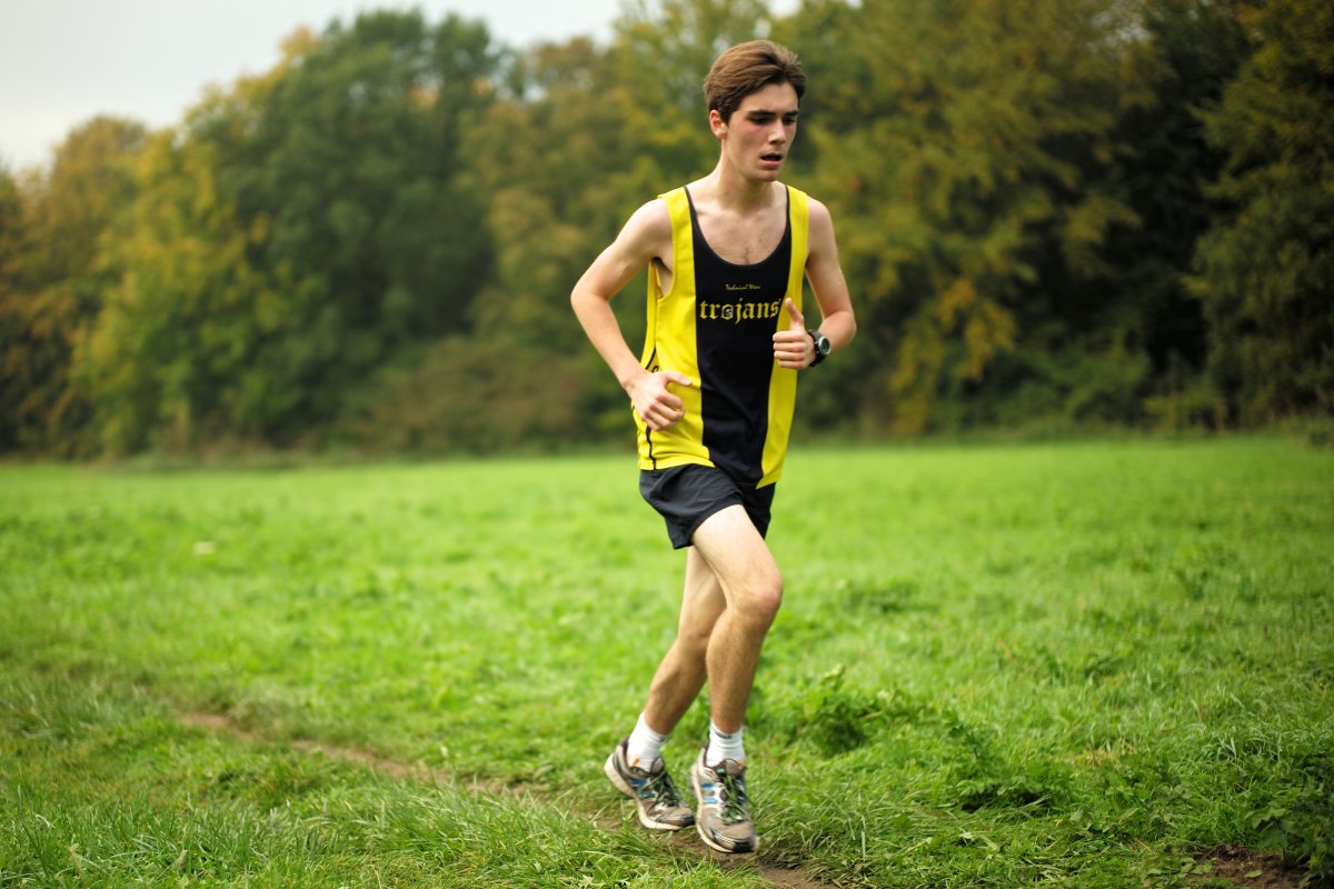 Леонид Тихонов бегун