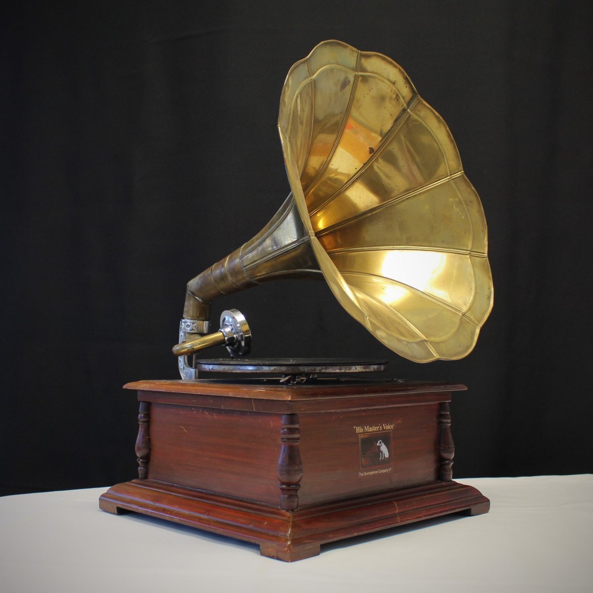 Антикварный граммофон