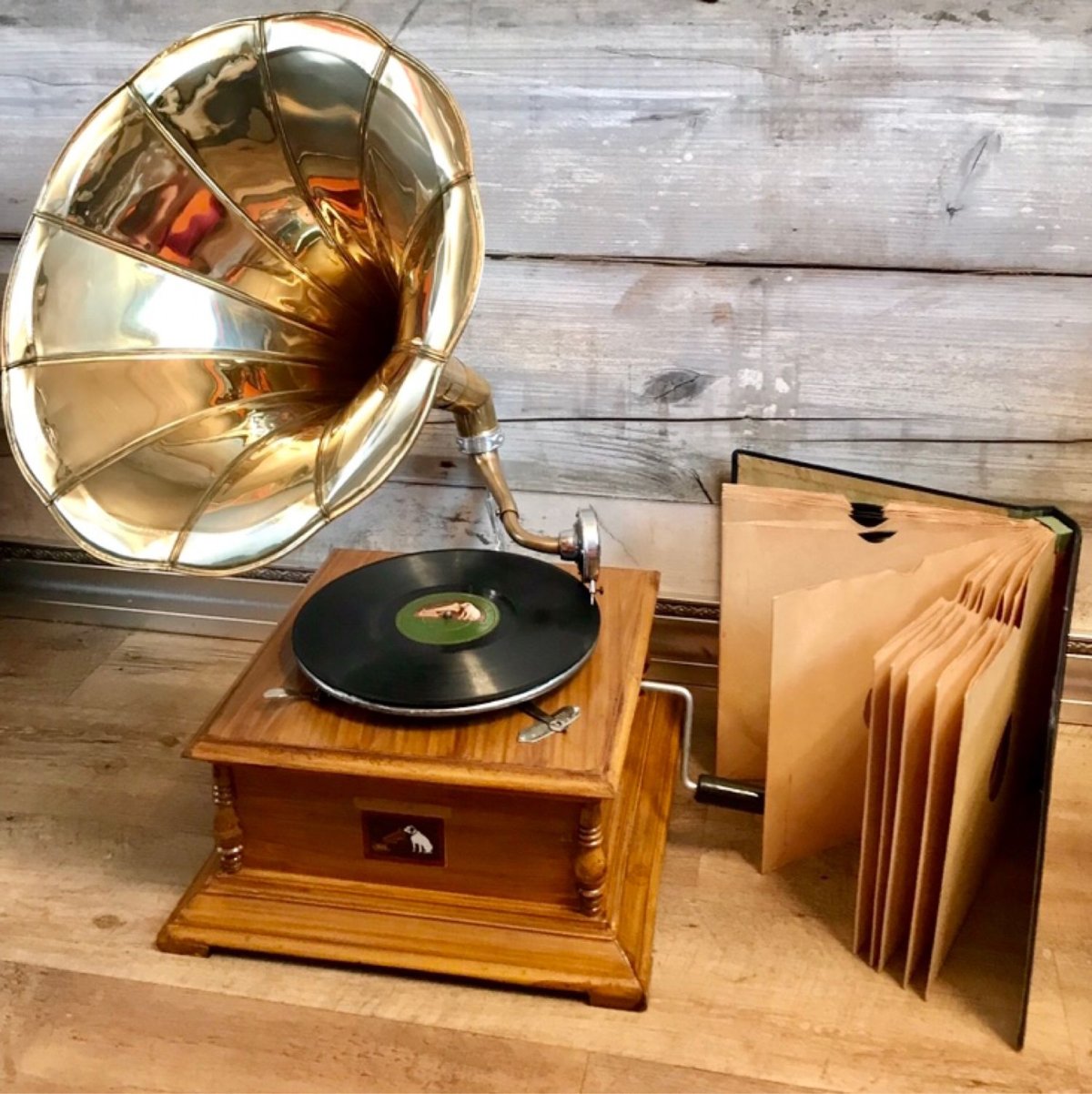 Патефон his Master's Voice