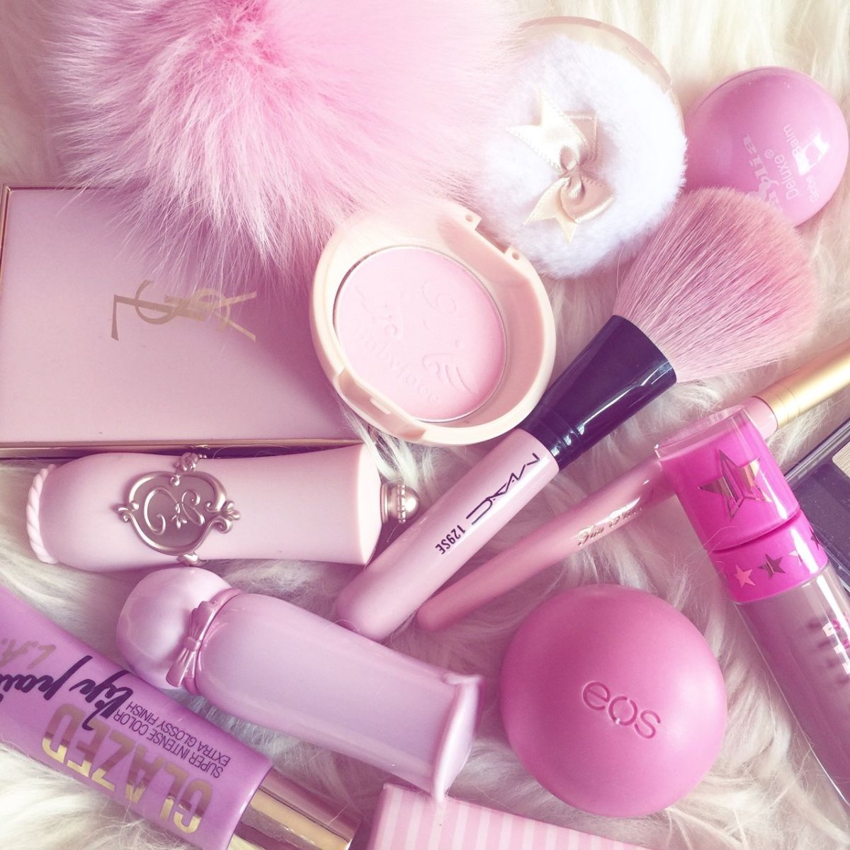 Косметика в розовых тонах