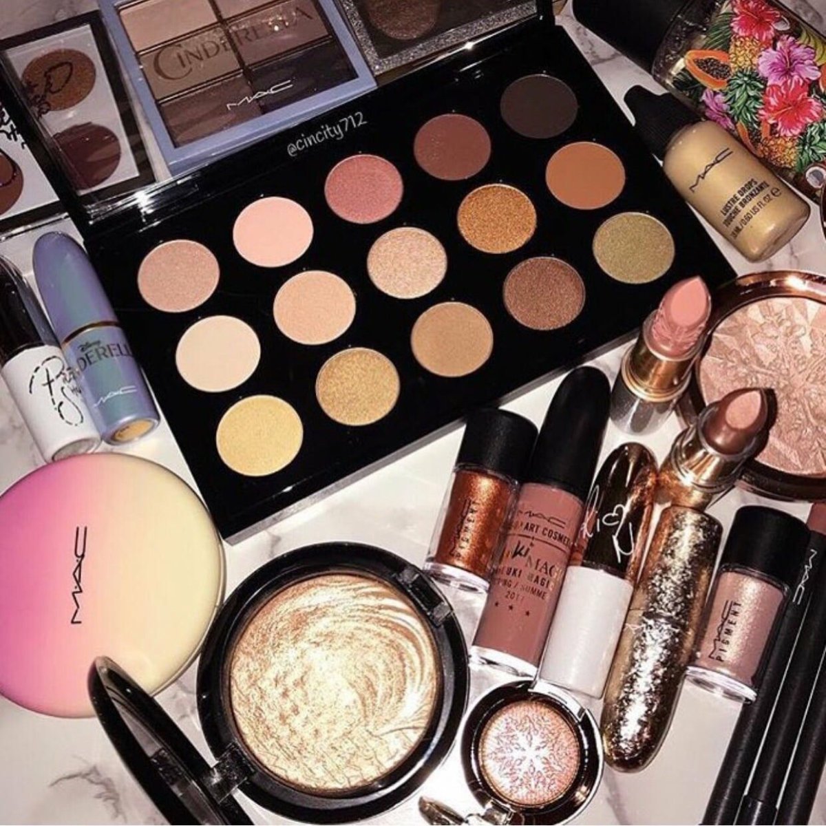 Красивая декоративная косметика