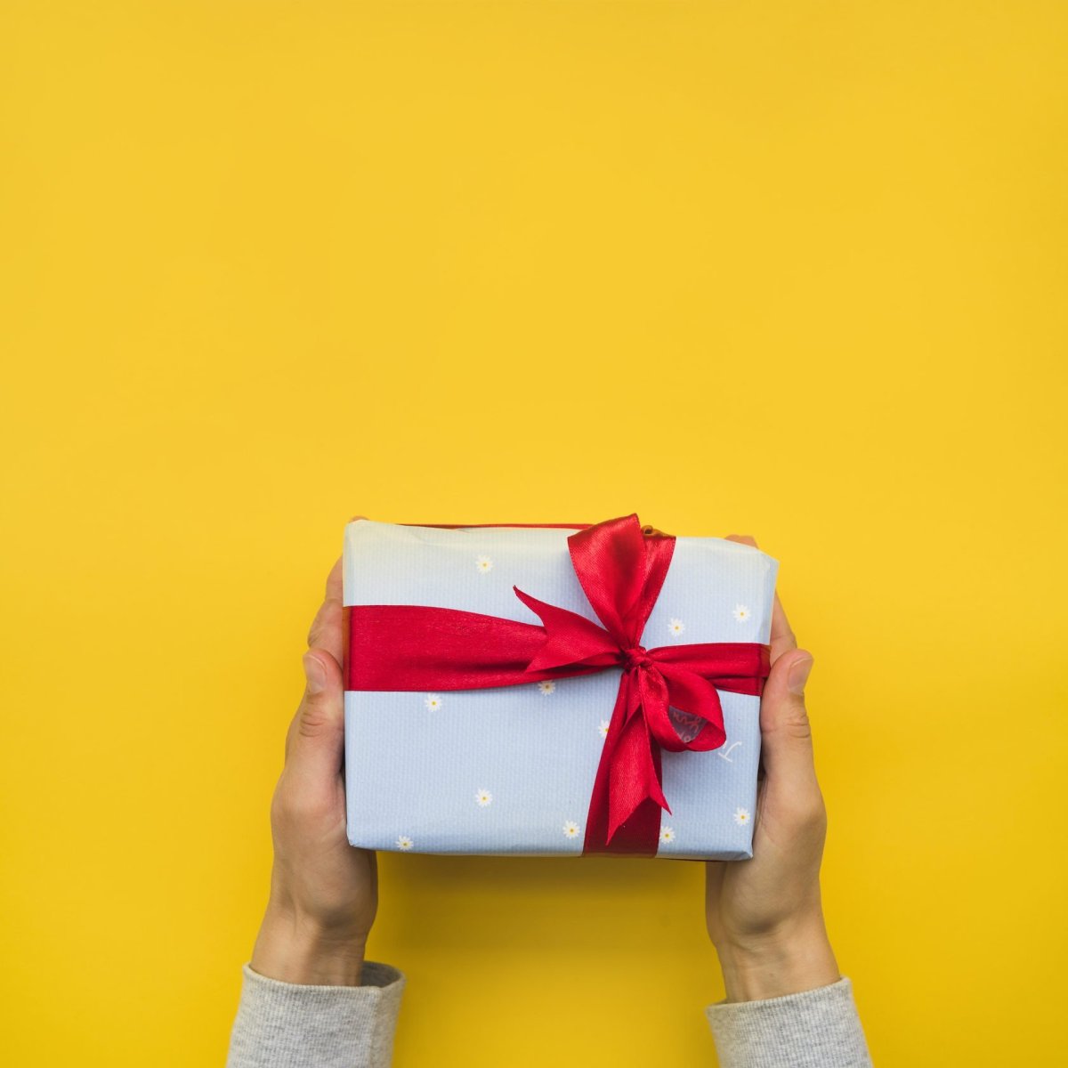 Дарим подарки