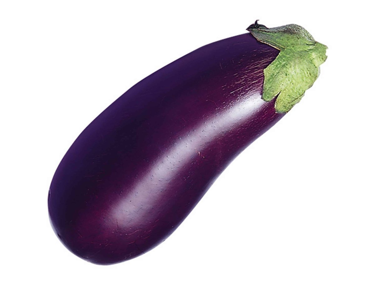 Баклажан на белом фоне