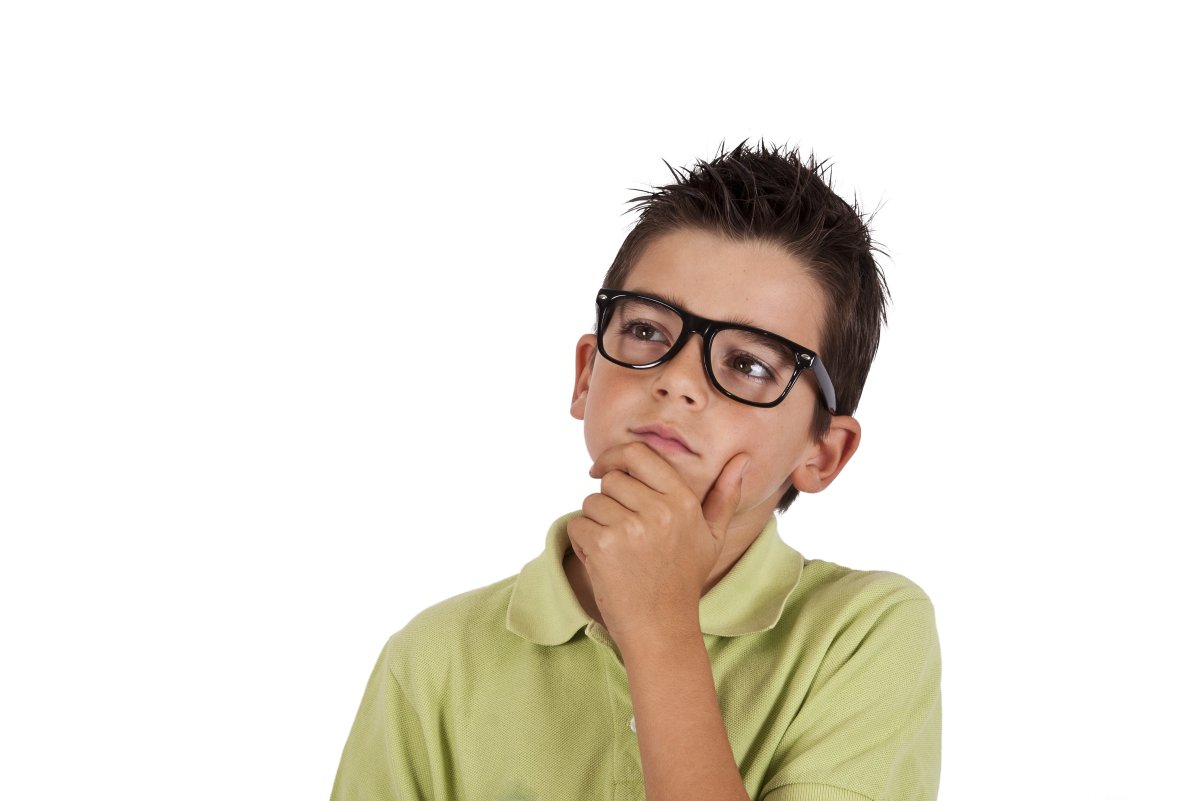 Мальчик думает