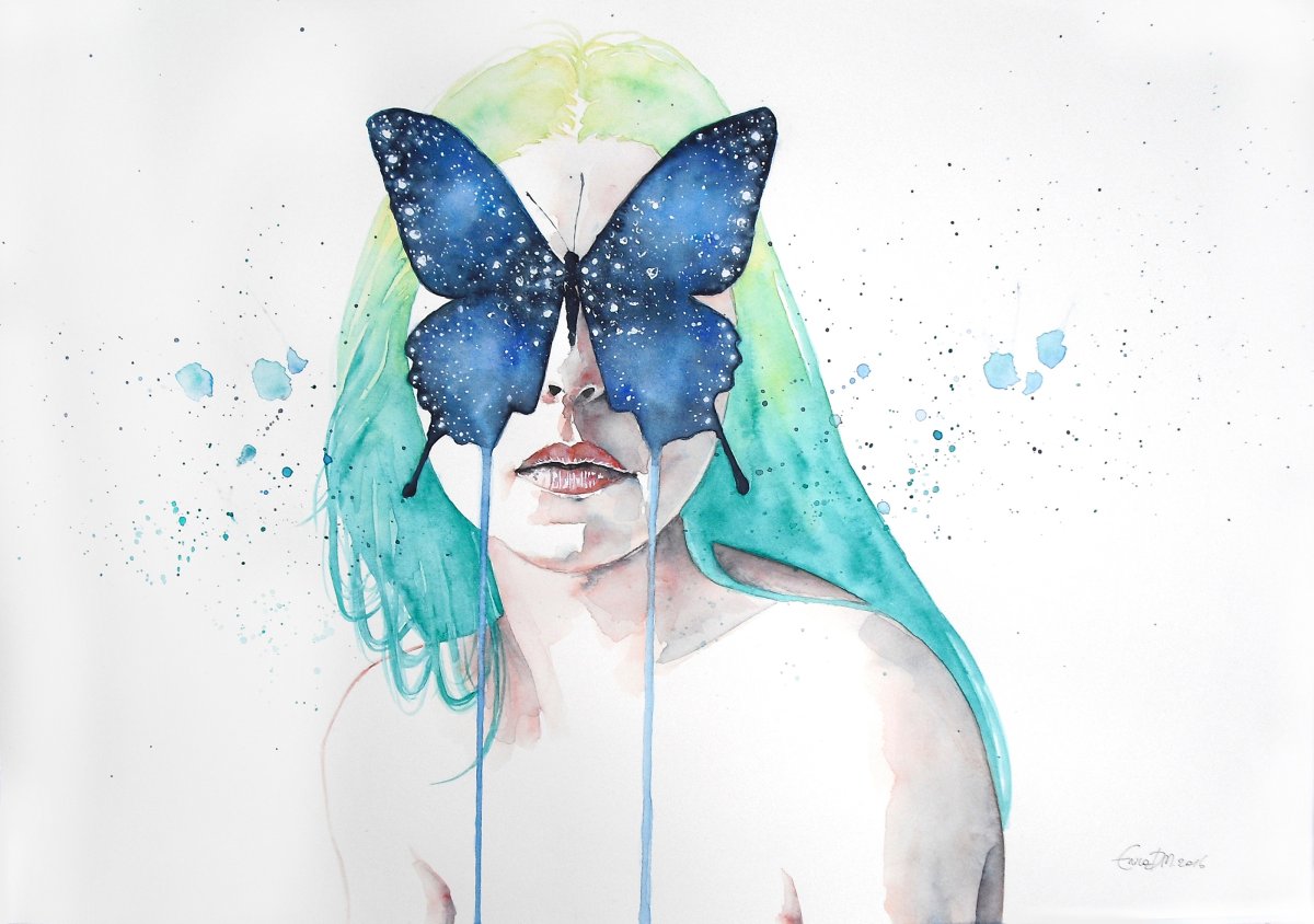 Девушка с бабочкой на лице