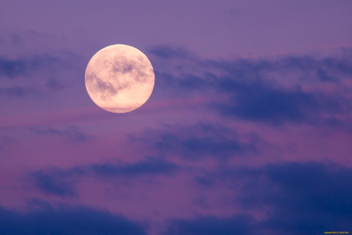 Луна на небе