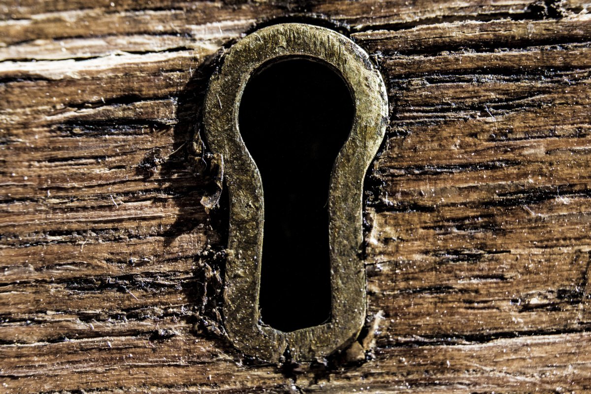 Старая замочная скважина