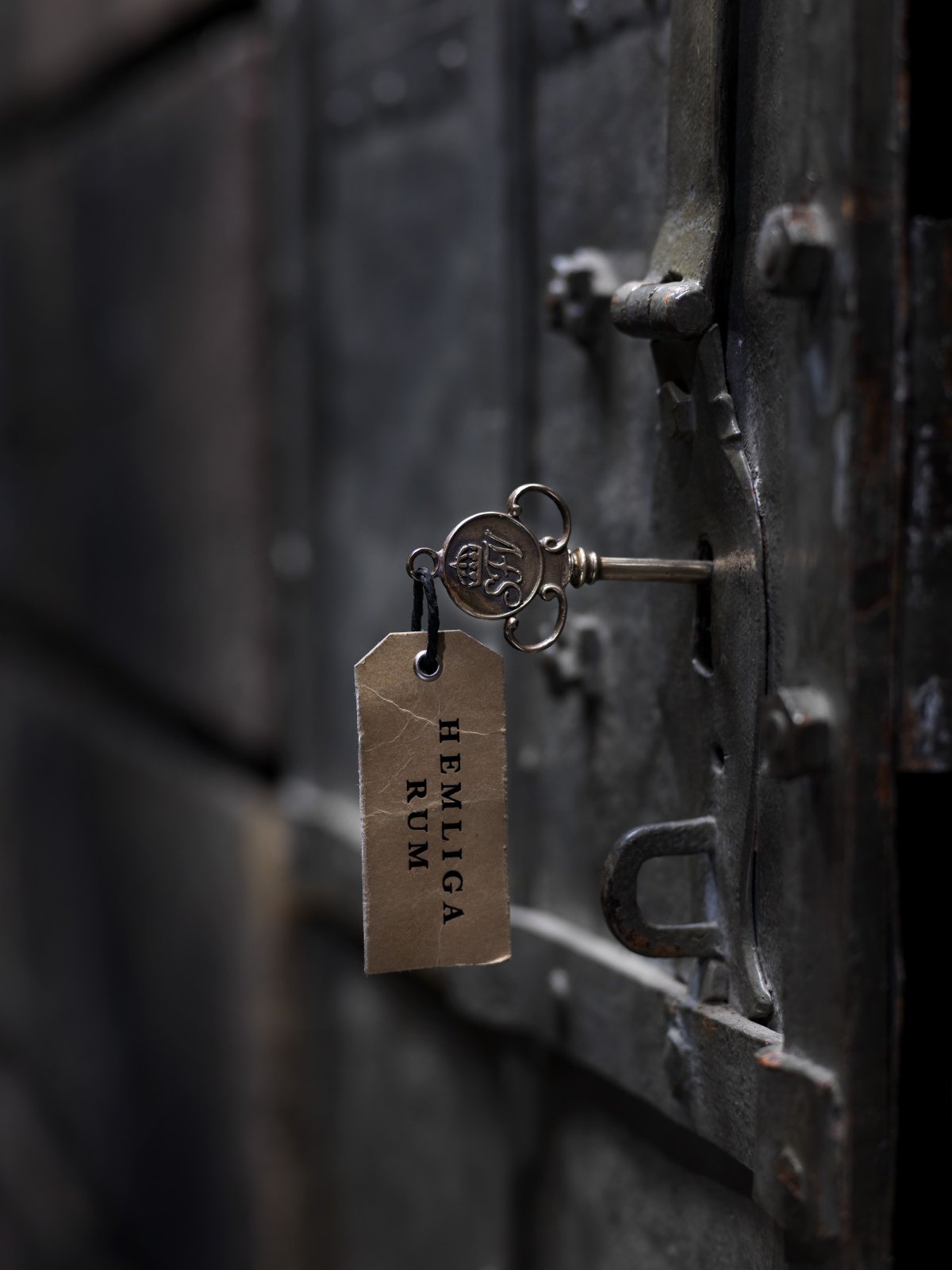 Дверь с замочной скважиной