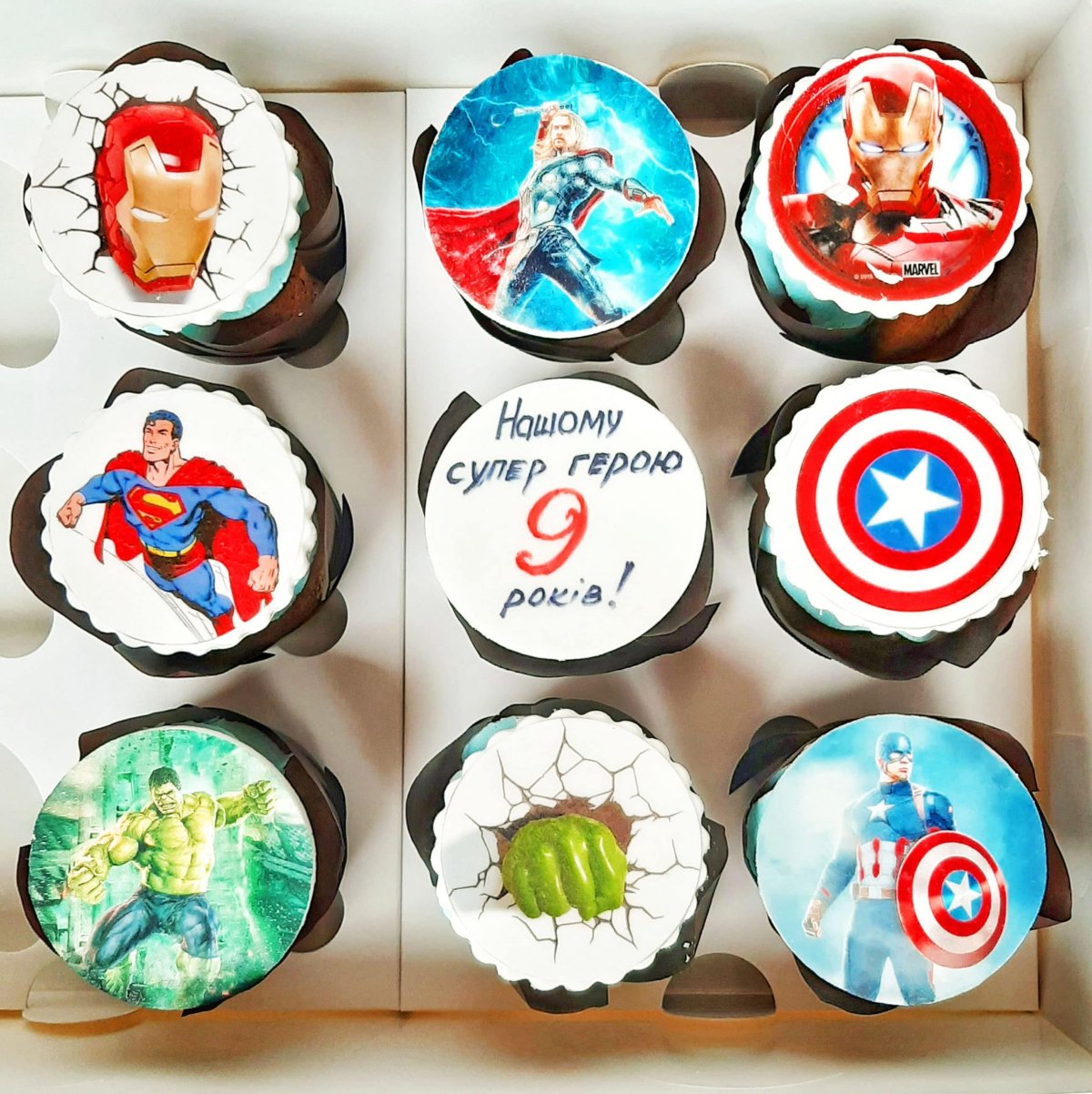 Круглые значки героев Марвел