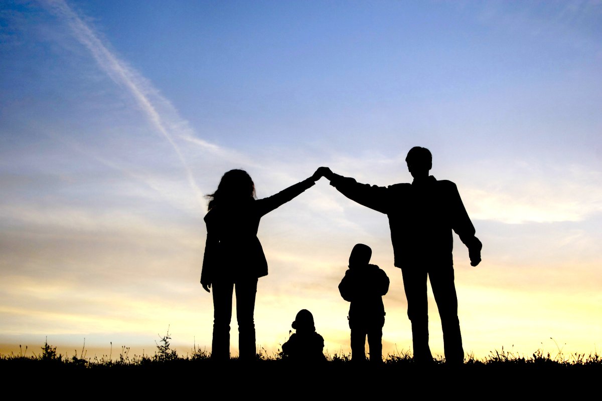 Силуэт семьи из четырех